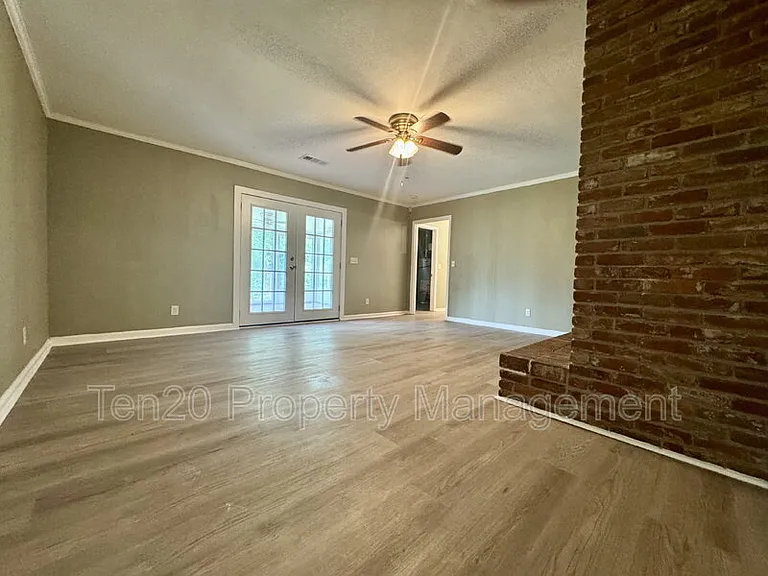5953 Windsor Dr — Photo 17
