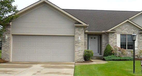 Upscale executive 2 berum/2 ba Condo in Prime Cortland area