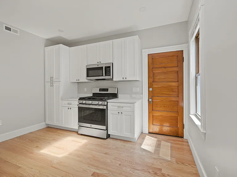 19 Taft St #1 — Photo 2