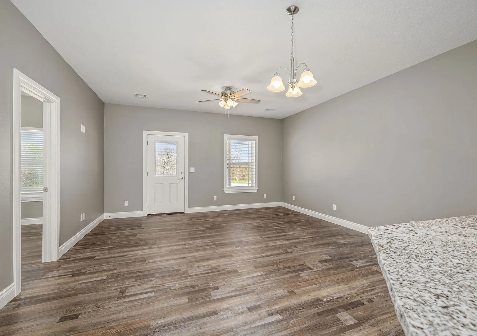 Brand New Neosho Unit now available for lease! $1,400 Rent/$1,400 Deposit — Photo 3
