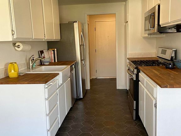 4th image of 515 N Jackson St APT 313