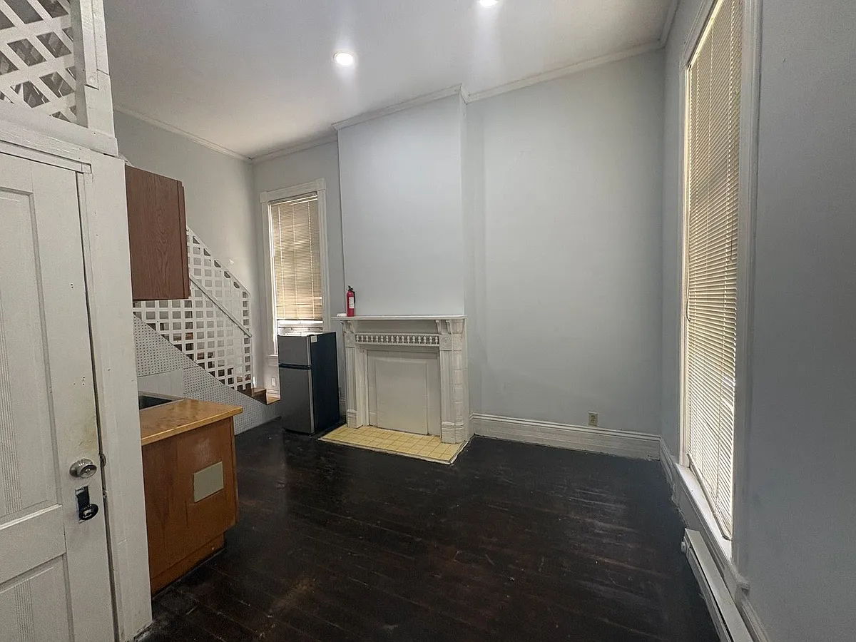 Building Photo - 871 Mulberry St #A
