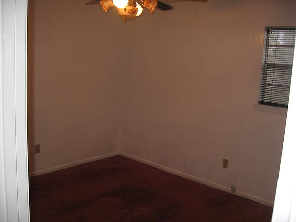 5th image of 3832 Castleberry Dr