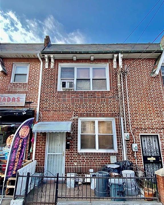 2nd image of 2266 W 7th St