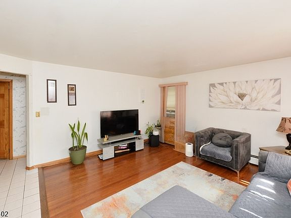 3rd image of 62 Knapp Ave