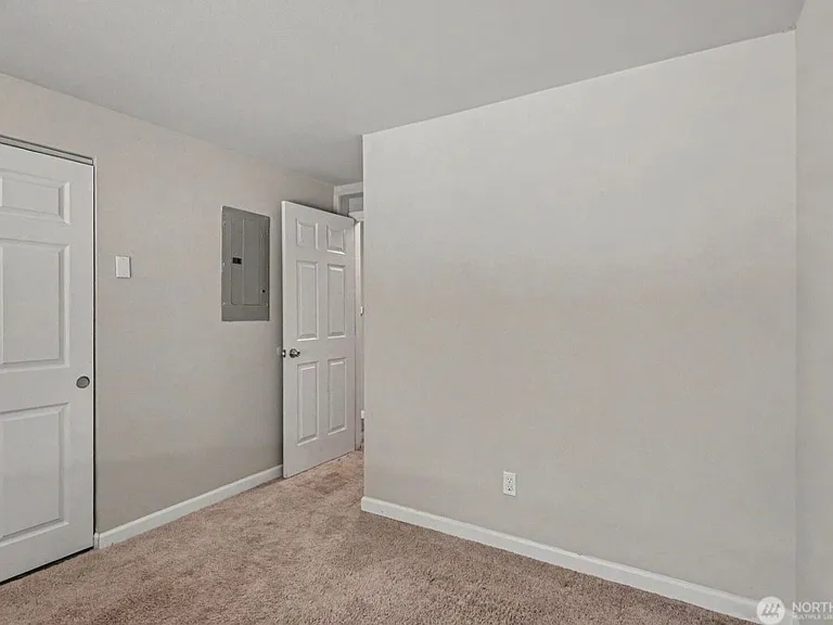 9905 NE 124th St — Photo 17