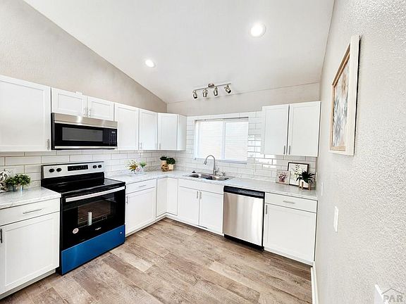 5th image of 2115 E 8th St