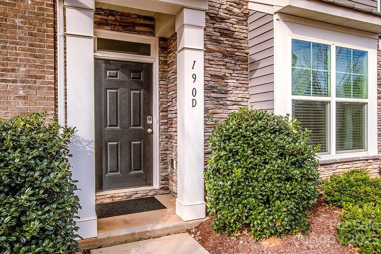 3 bed, 1698 sqft, $1,950 — Photo 2