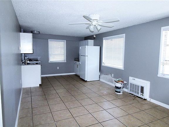 3rd image of 2055 Arlington St #2