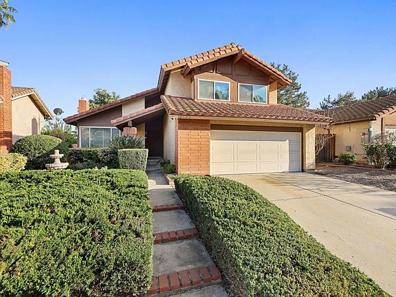 2nd image of 10527 Moorpark St