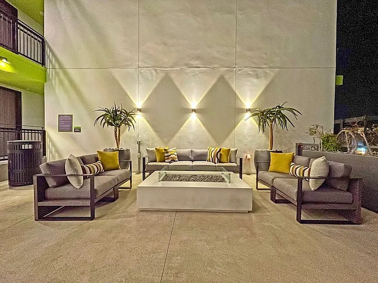 Vida Studio City — Photo 13