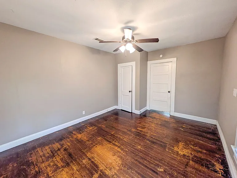 1102 Dallas St — Photo 17