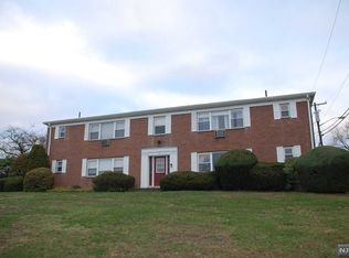 27 Rolling Ridge Rd, Montvale, NJ 07645