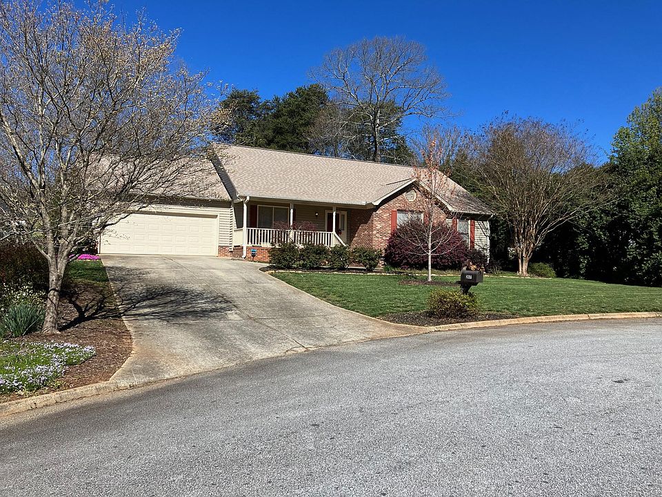 1st image of 207 Eastwood Dr