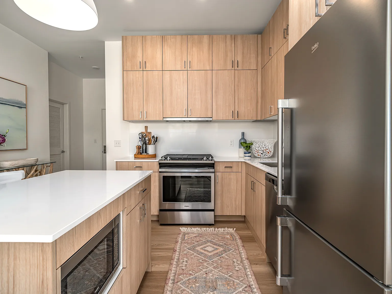2 bed, 850 sqft, $3,995 — Photo 2