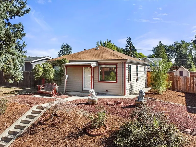 364 Meade St — Photo 2