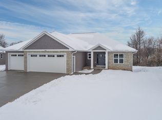 3045 Saybrook Cir, Green Bay, WI 54311