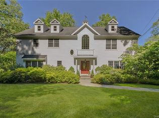 11 Bittersweet Ln, Mount Kisco, NY 10549