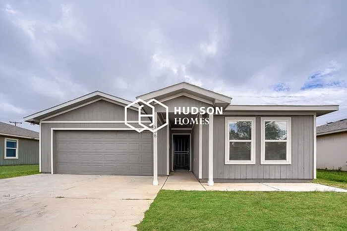3 bed, 2.0 bath, 1298 sqft, $999 — Photo 1