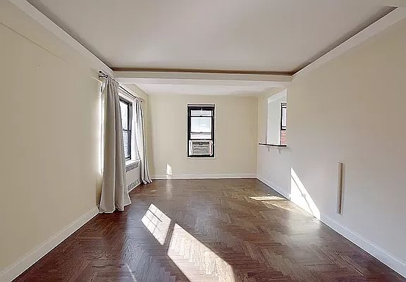 2nd image of 77 Park Ter E APT D58