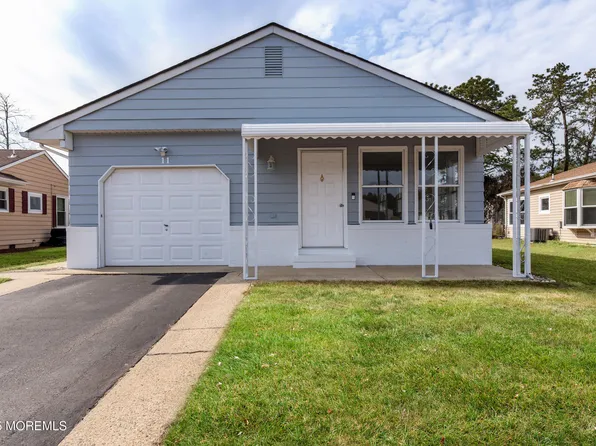 11 La Terraza Drive, Toms River, NJ 08757