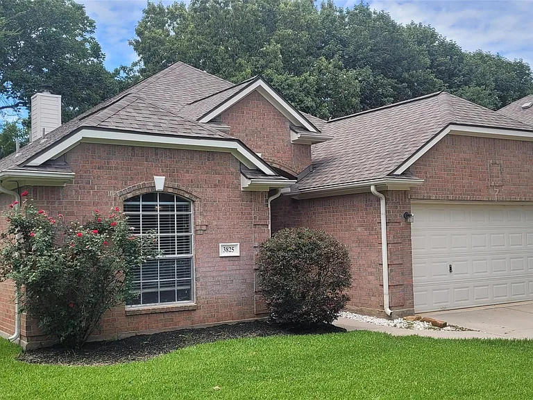 3825 Evergreen Way — Photo 3
