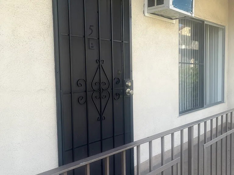 1124 N Columbus Ave — Photo 8