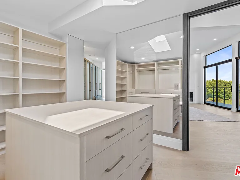 6380 Meadows Ct — Photo 25