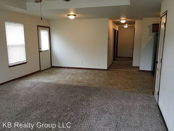4th image of 142 SW Rose Garden Ln