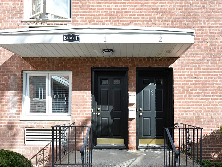 Cameron Apartments — Photo 22