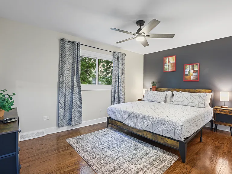 8S045 Hudson St — Photo 22