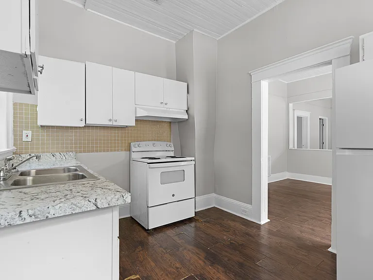853 Saint Clair St — Photo 20