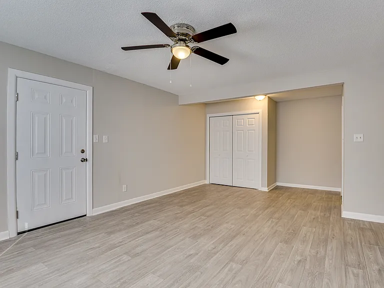 Emmanuel Place Apartments — Photo 21