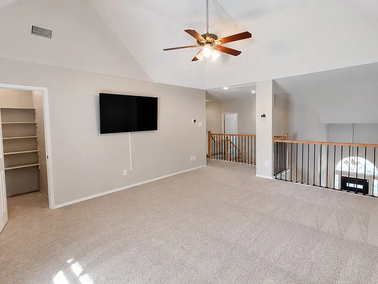 2416 McCarran Dr — Photo 33