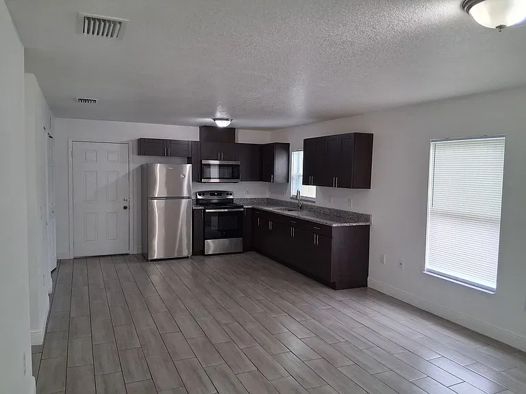 9835 Gray Fox Ln — Photo 7