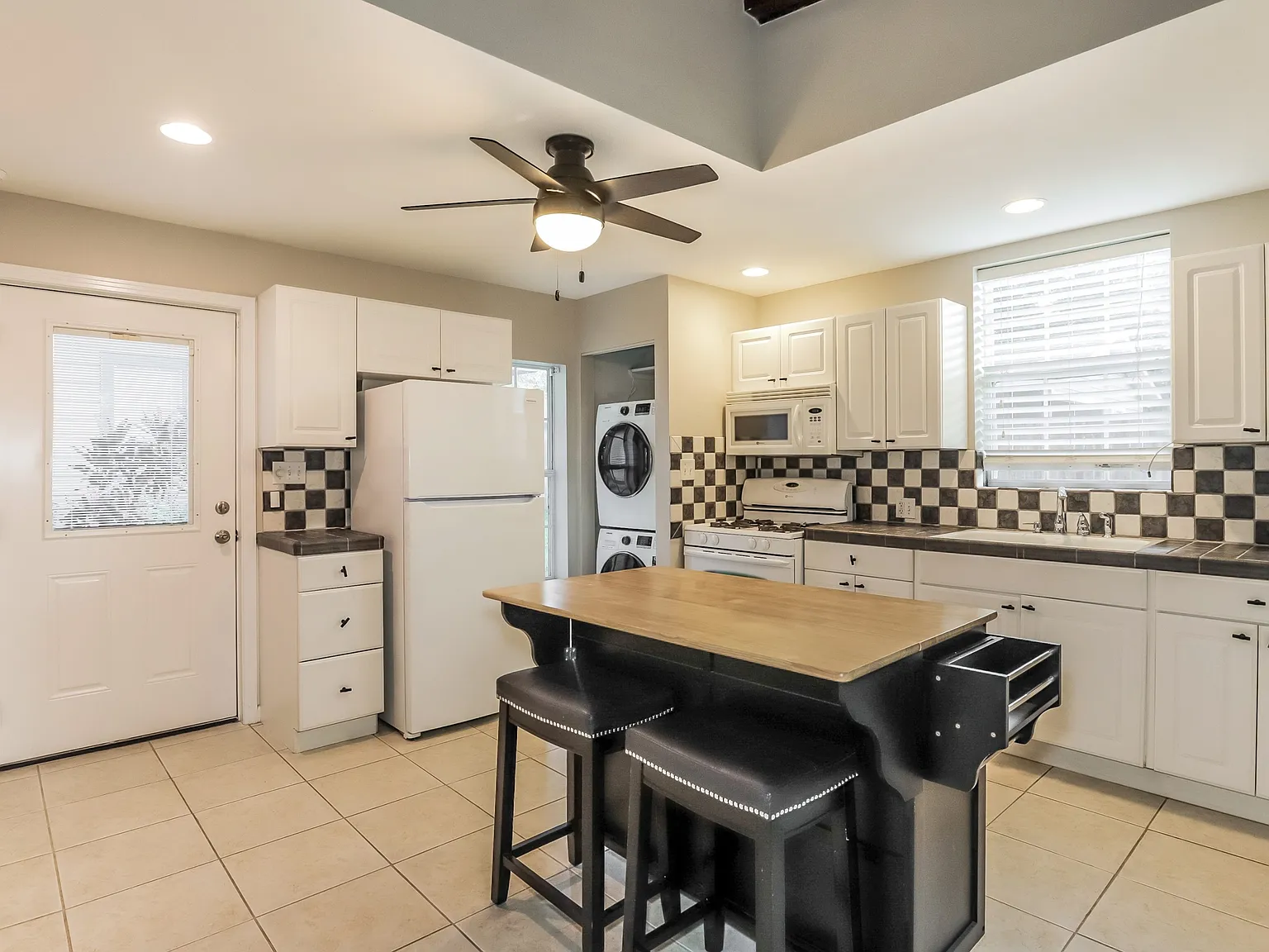 927 East Shadowlawn Avenue B - B — Photo 1