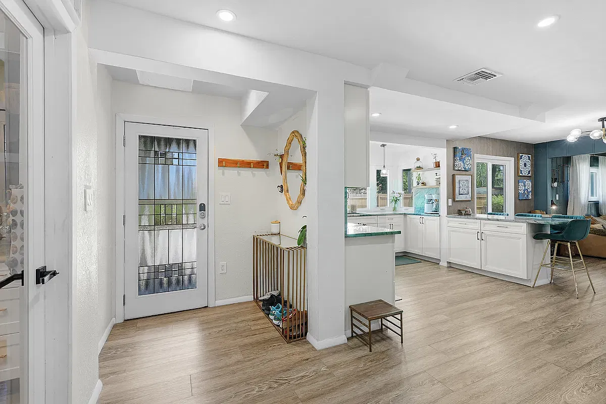 4 bed, 3.5 bath, 3000 sqft, $5,000 — Photo 3