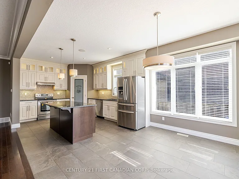 1690 Beaverbrook Ave — Photo 9
