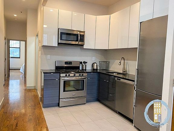 3rd image of 405 Franklin Ave #2R