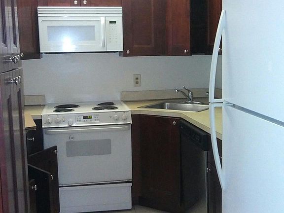 3rd image of 1103 Green Pine Blvd