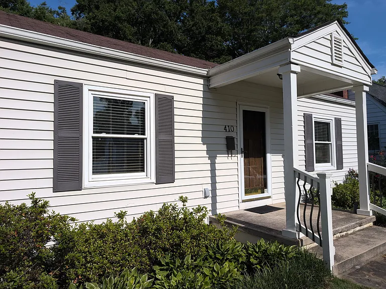410 Woodland Dr — Photo 2