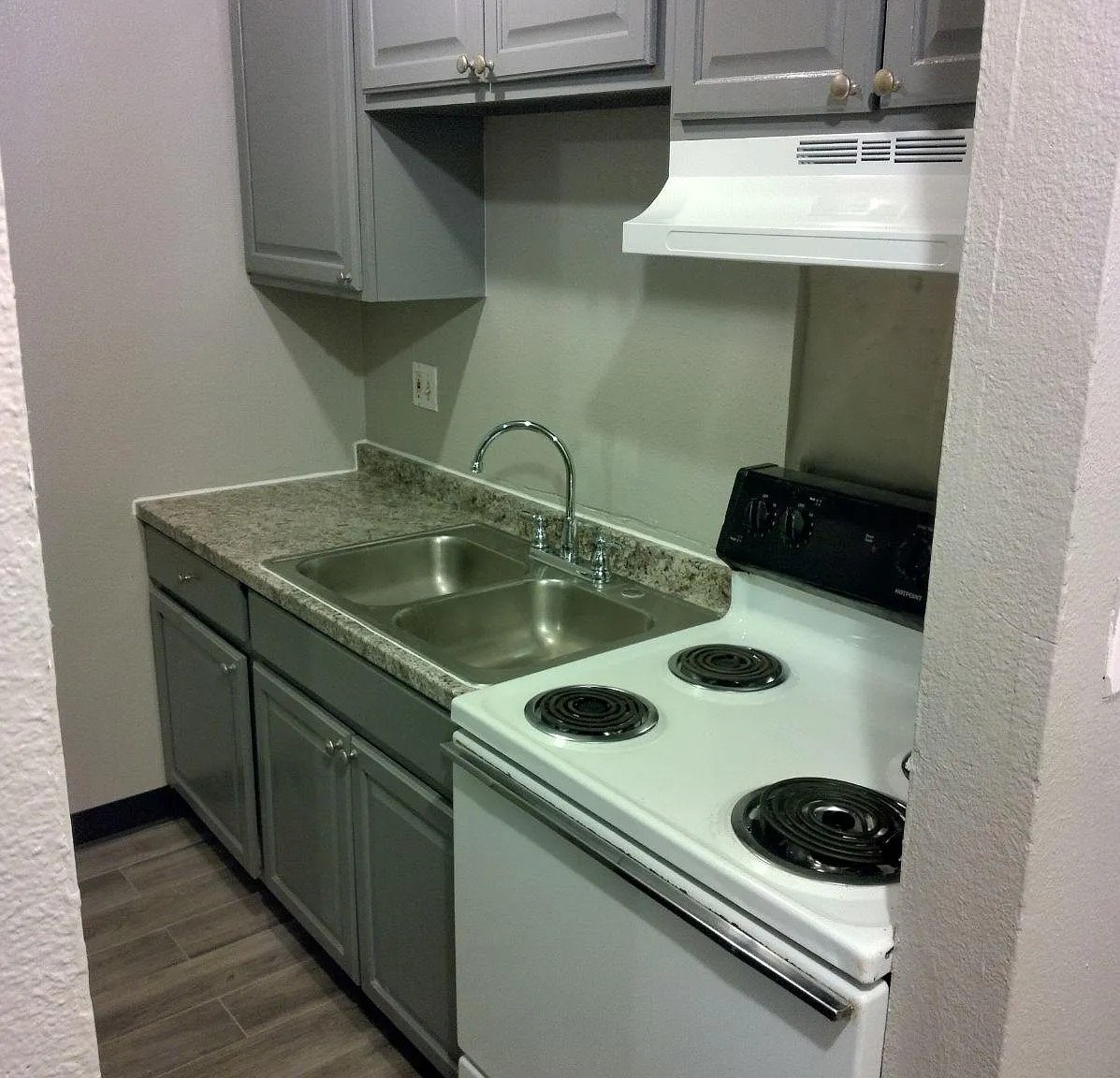 1 bed, 550 sqft, $1,300 — Photo 2