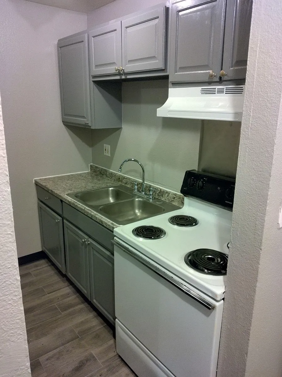 Building Photo - 1425 N Yosemite St #11