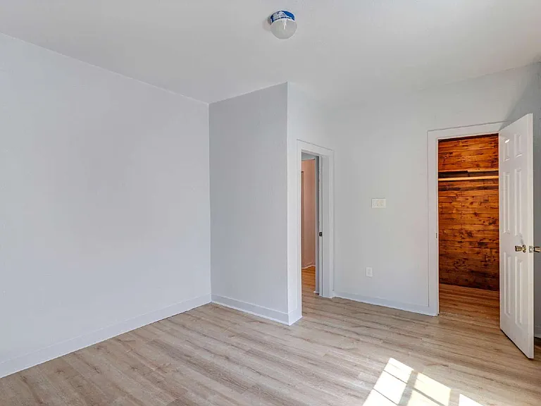 917 W Crawford St — Photo 6
