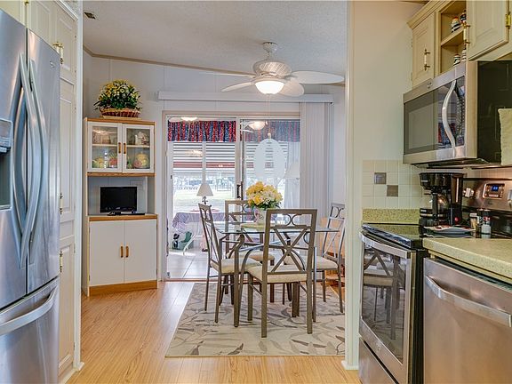 3rd image of 259 Lakeside Dr