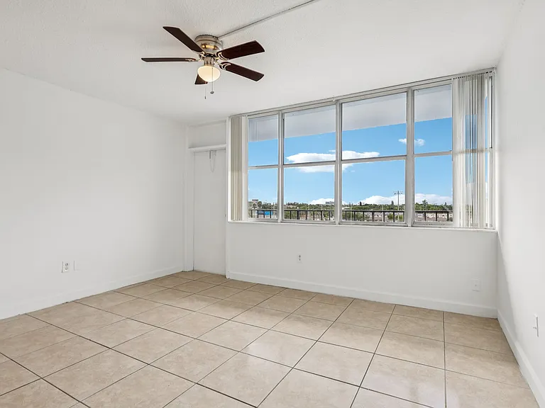 1 Bed 1.5 Bath Unit