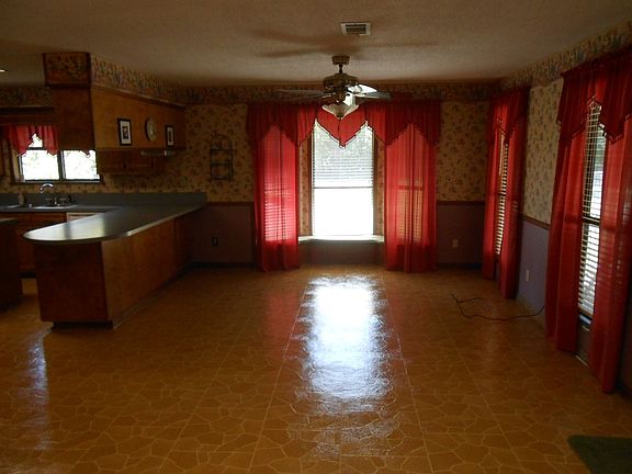 3rd image of 2119 Cherokee Dr