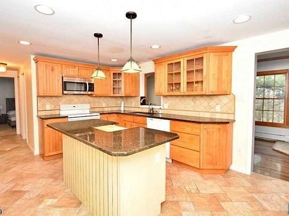 3rd image of 47 N Lakeside Dr