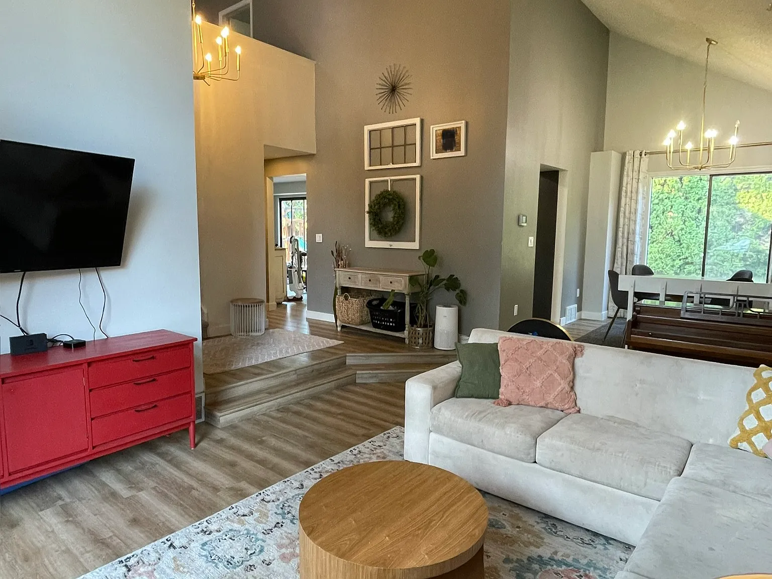 4 bed, 2.5 bath, 2045 sqft, $2,950 — Photo 3