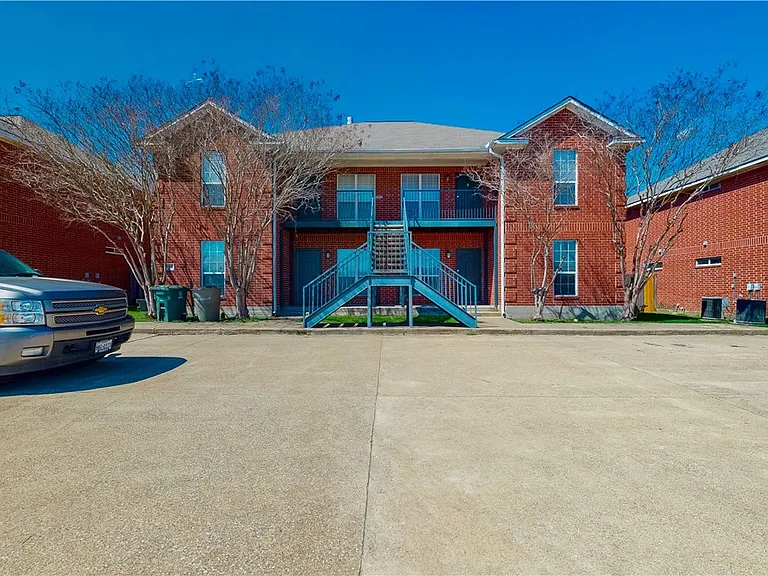1511 Hollowhill Dr #C — Photo 1